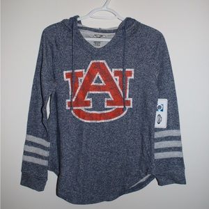NWT Auburn U V-Neck Sweatshirt with Logo Women’s Medium
